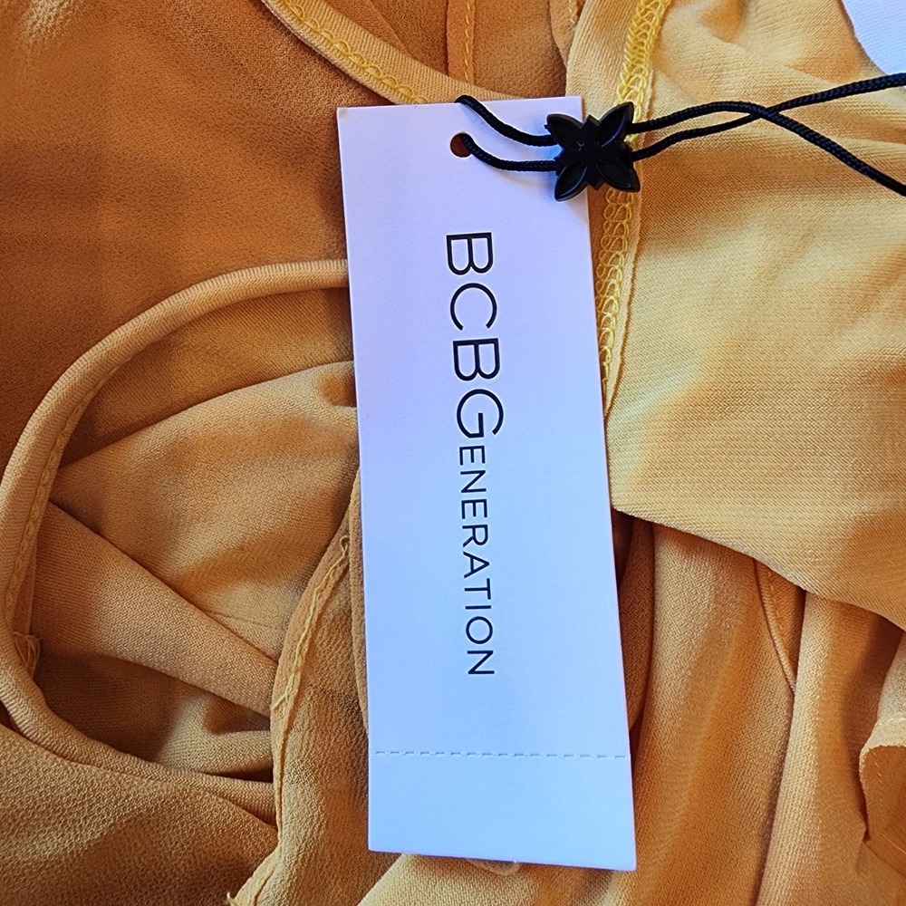 BCBGeneration Honeygold Ruffle Cold Shoulder Top Women's Medium NWT - Picture 5 of 7